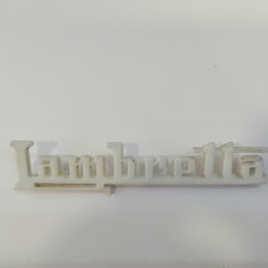 Emblema Lambretta plástico blanco.