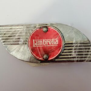Emblema Lambretta cromo y rojo