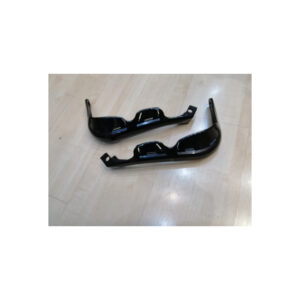 Paramanos/protectores de manos moto negros con anclajes.