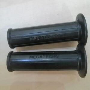 Juego puños para ciclomotor Mecatecno negros.