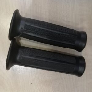 Juego de puños negros para moto.
